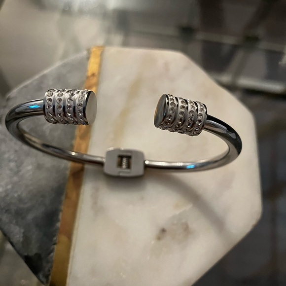 Elegant Silver Bracelet with Crystal Accents. very elegant No one will know. - Picture 2 of 6